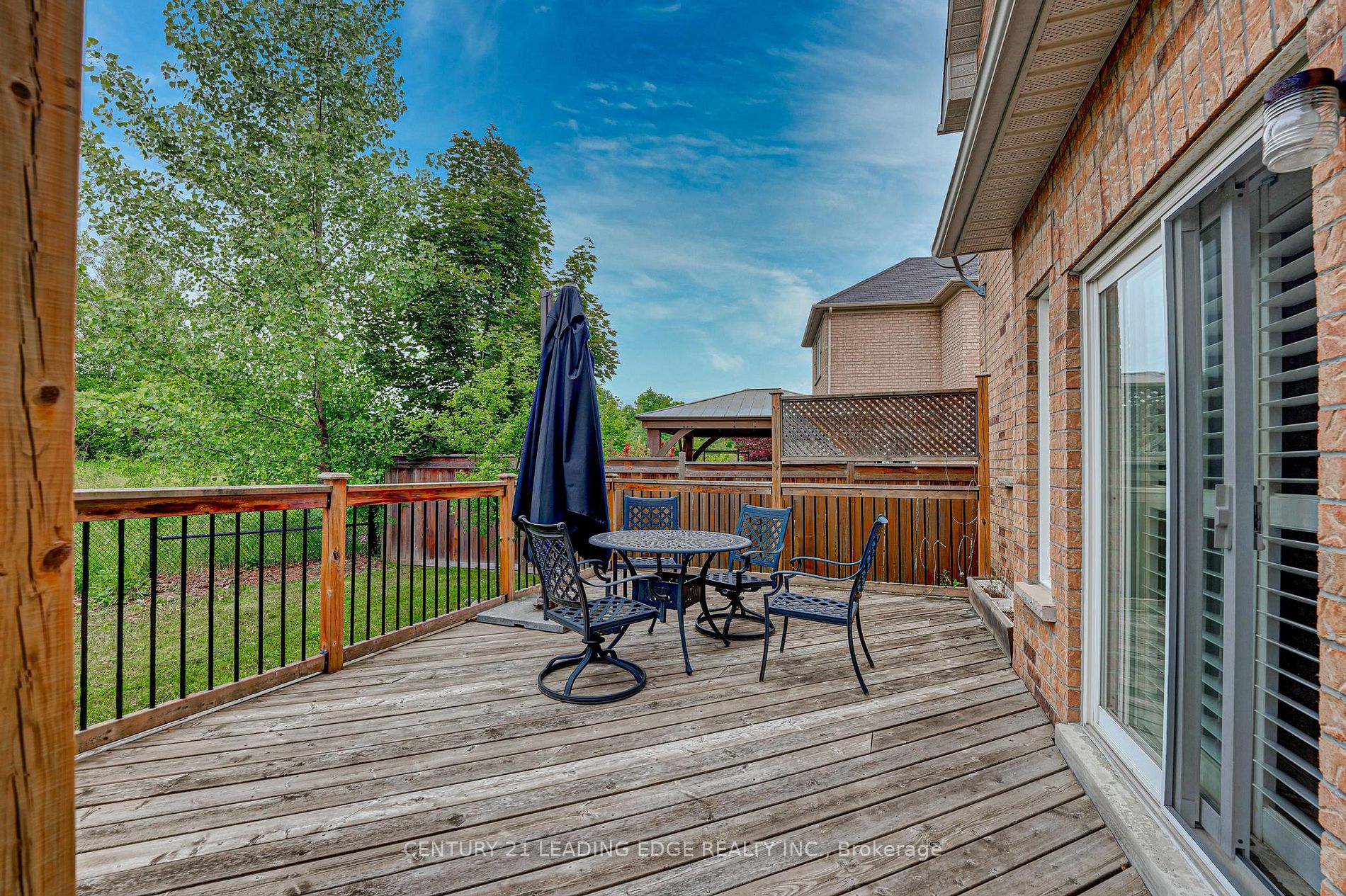 8 Tiger Lily St