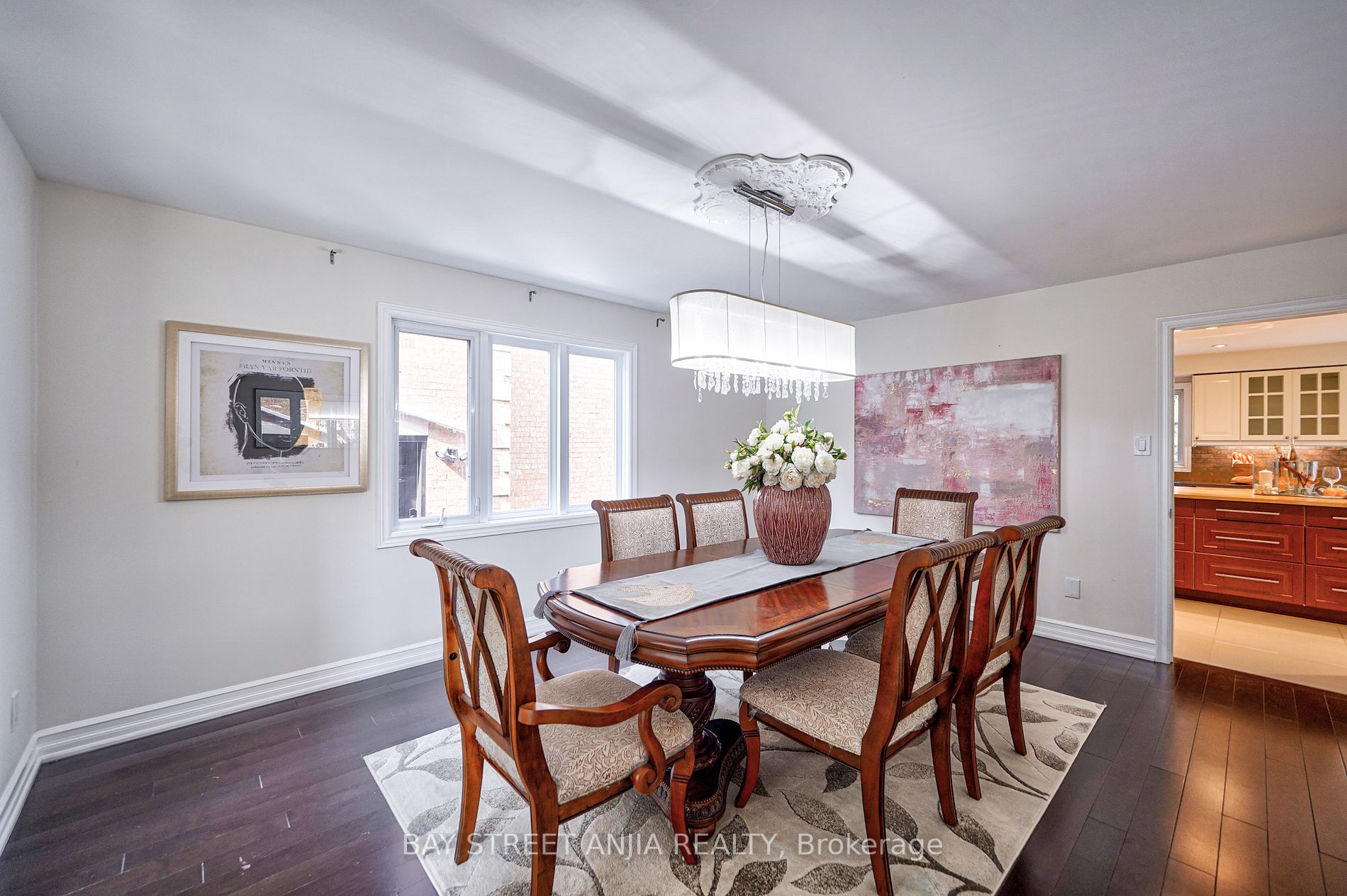 805 Lockwood Circ