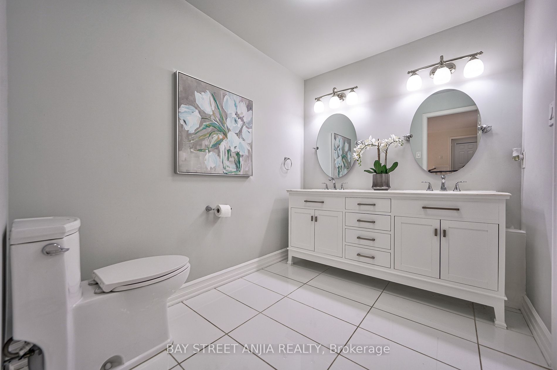 805 Lockwood Circ