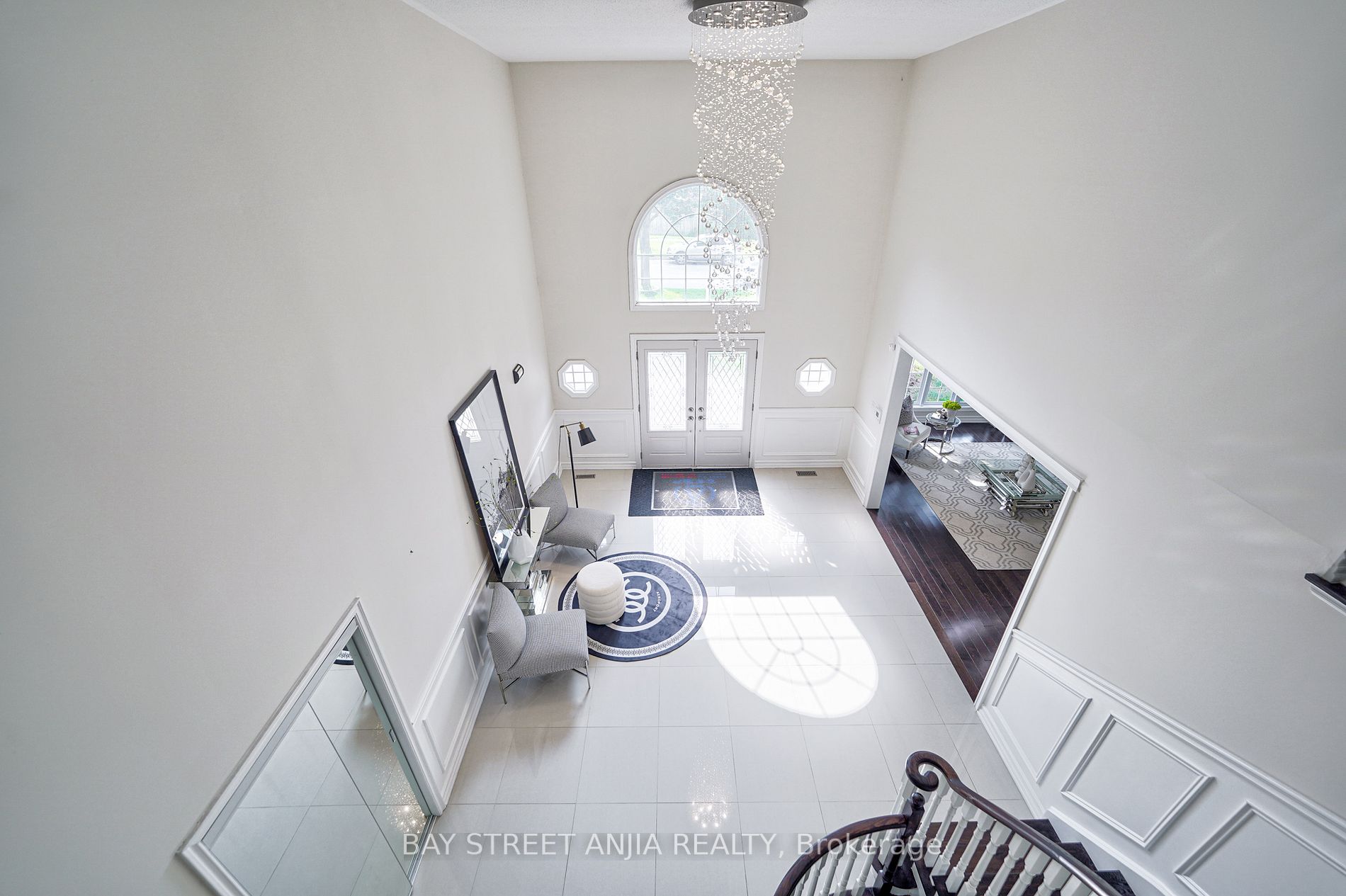 805 Lockwood Circ