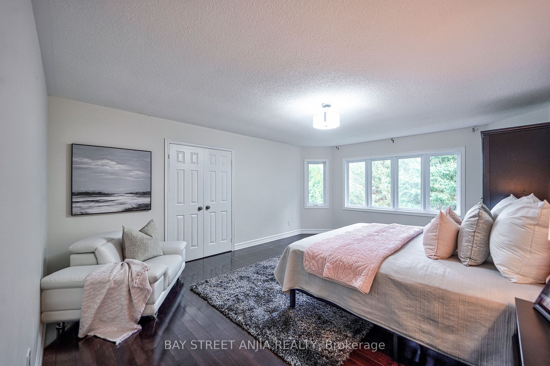 805 Lockwood Circ