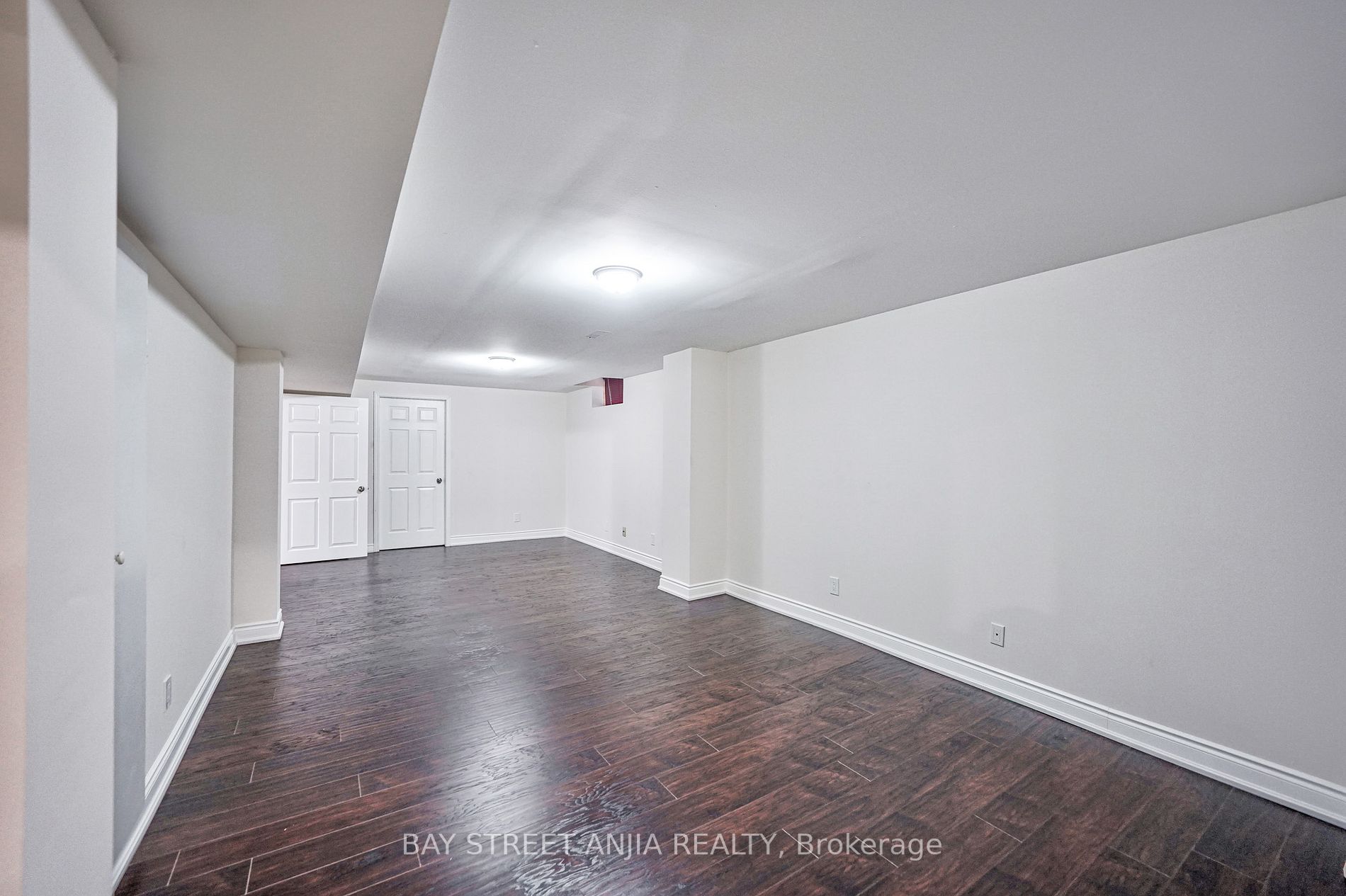 805 Lockwood Circ