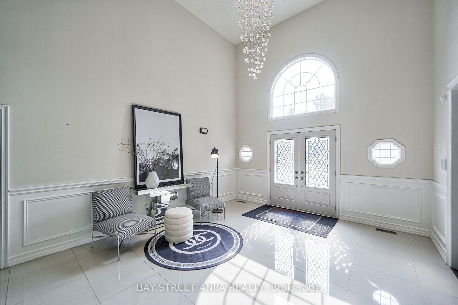805 Lockwood Circ