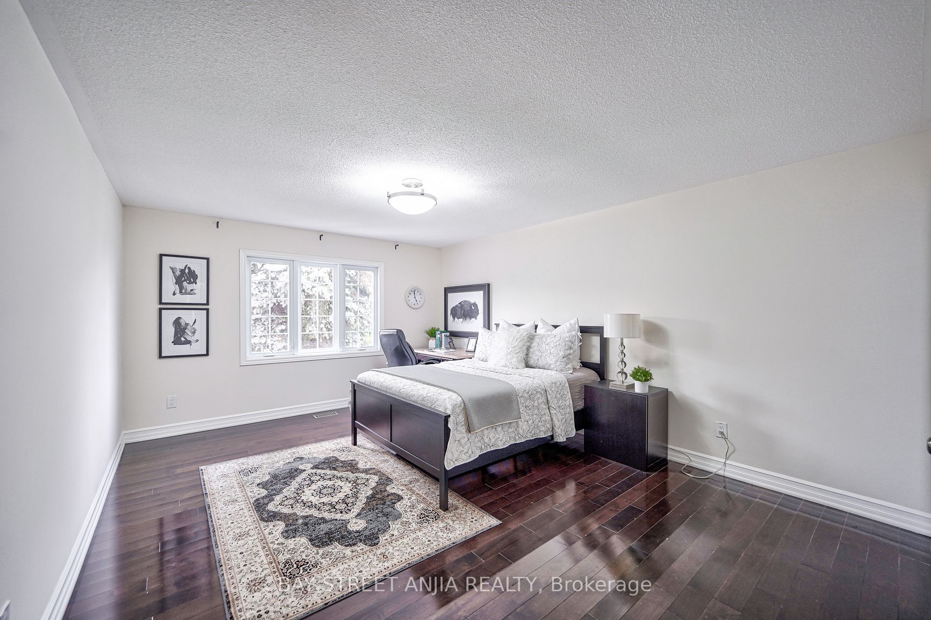 805 Lockwood Circ