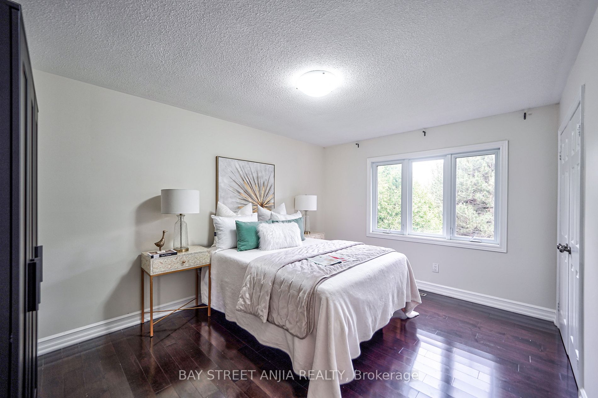 805 Lockwood Circ