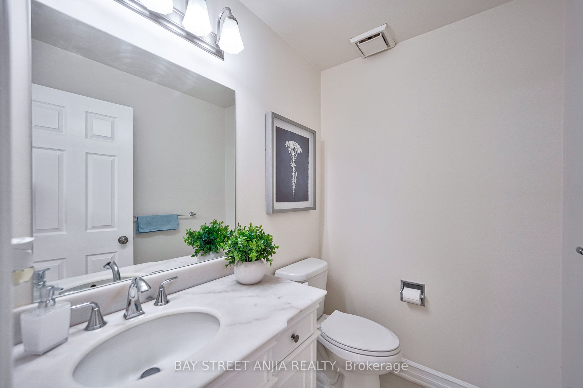 805 Lockwood Circ