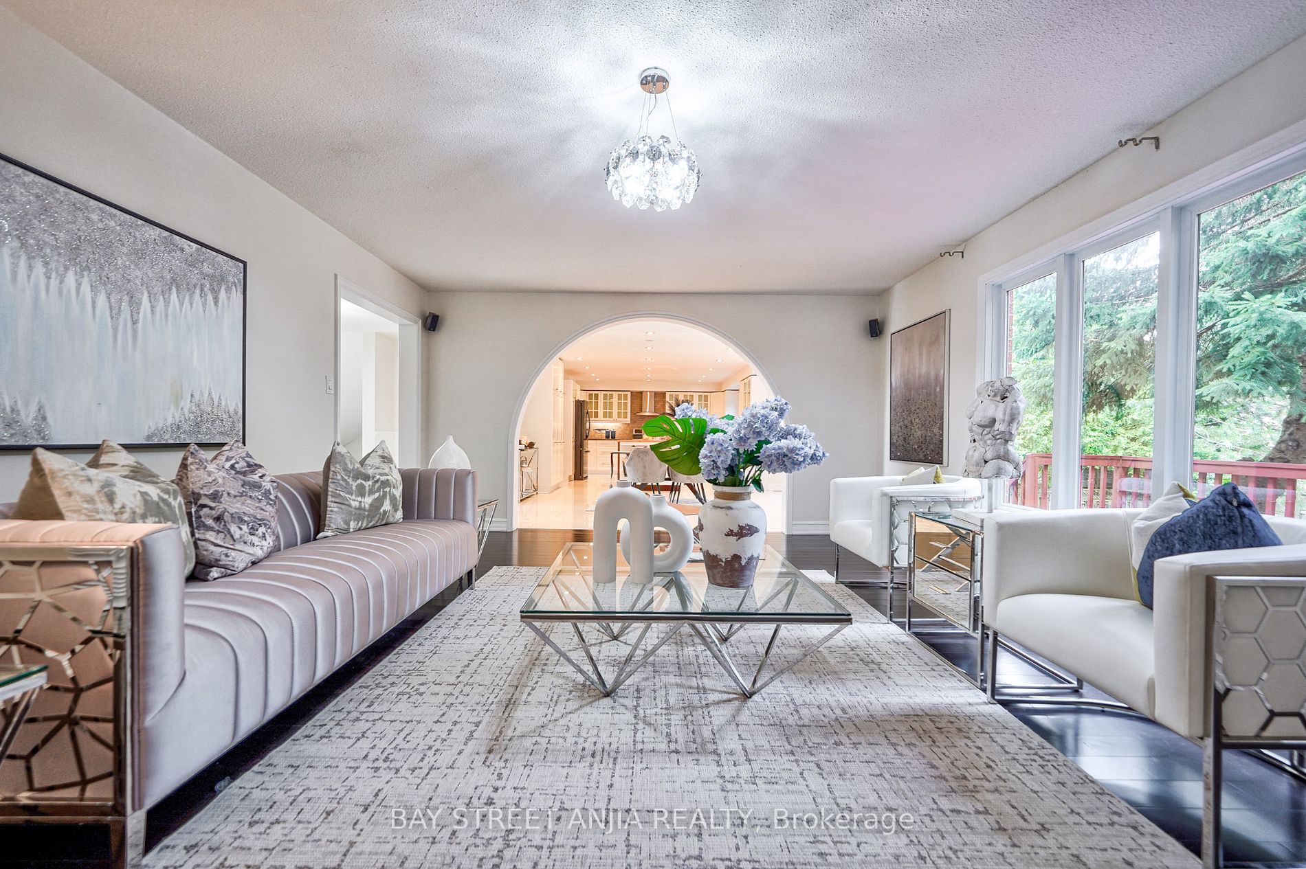 805 Lockwood Circ