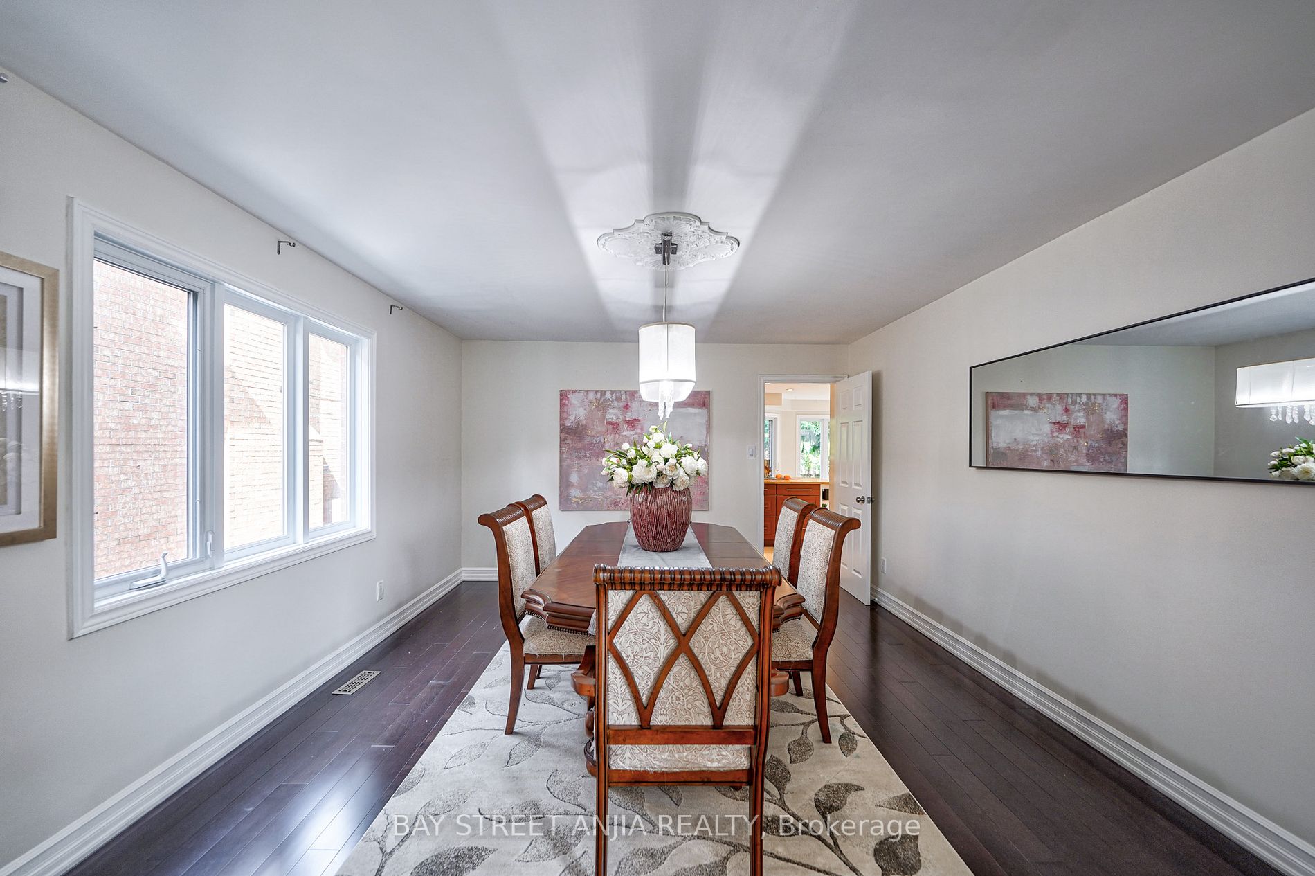 805 Lockwood Circ