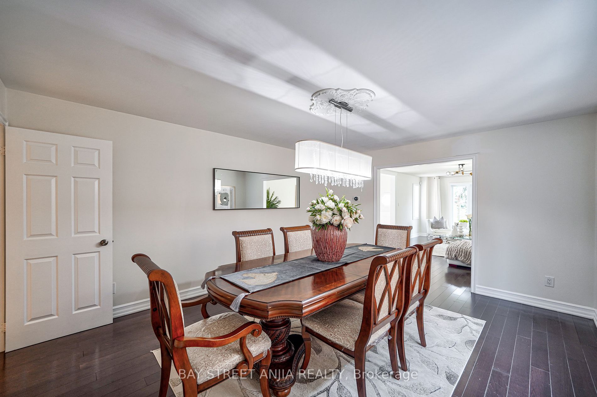 805 Lockwood Circ