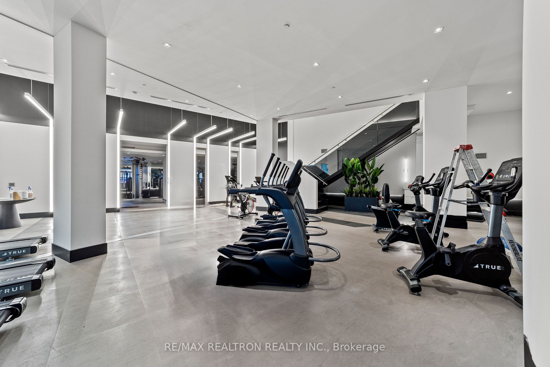 2916 Highway 7 Rd E, #303