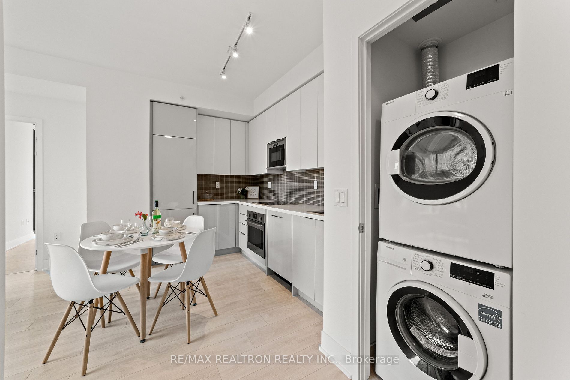 2916 Highway 7 Rd E, #303