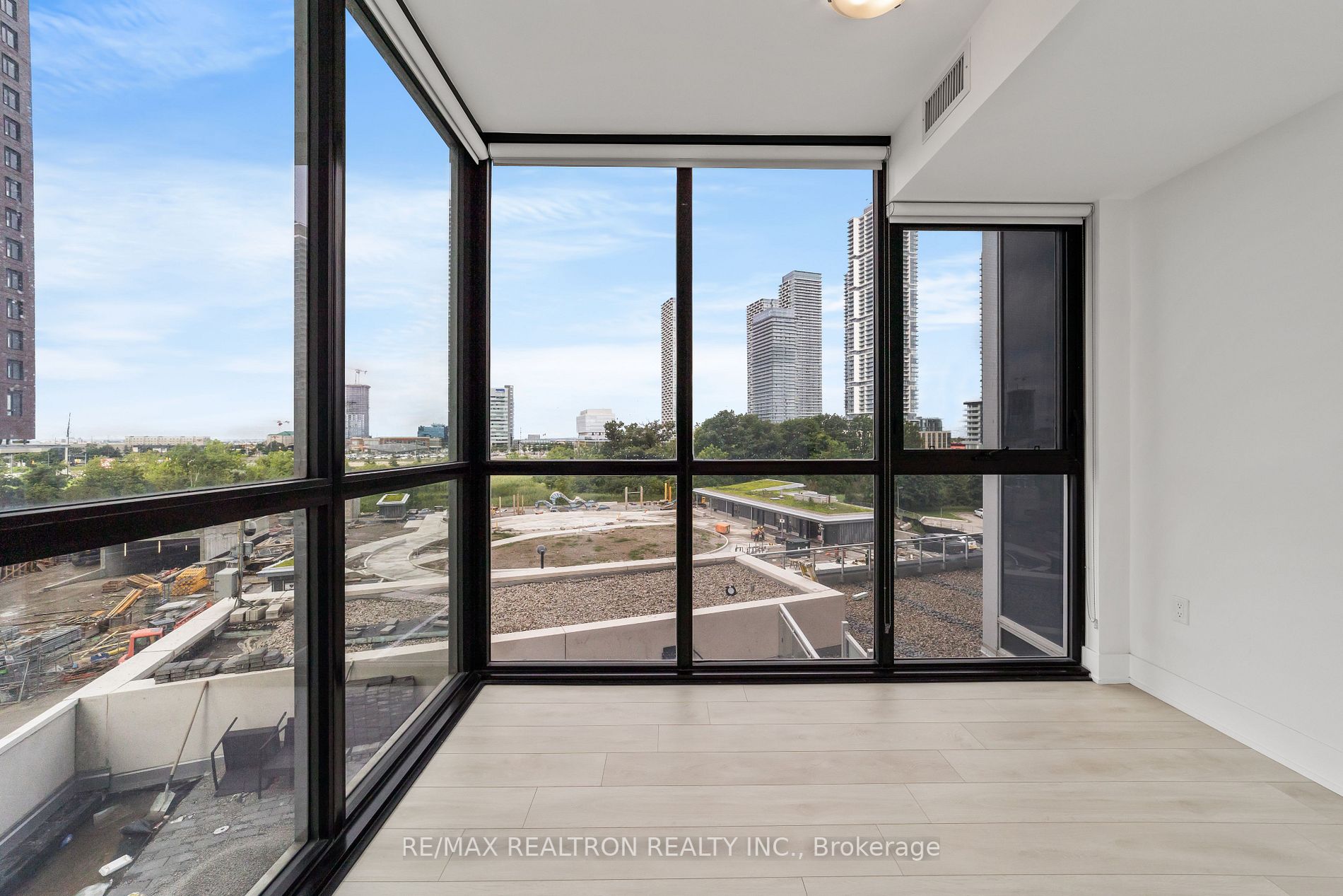 2916 Highway 7 Rd E, #303