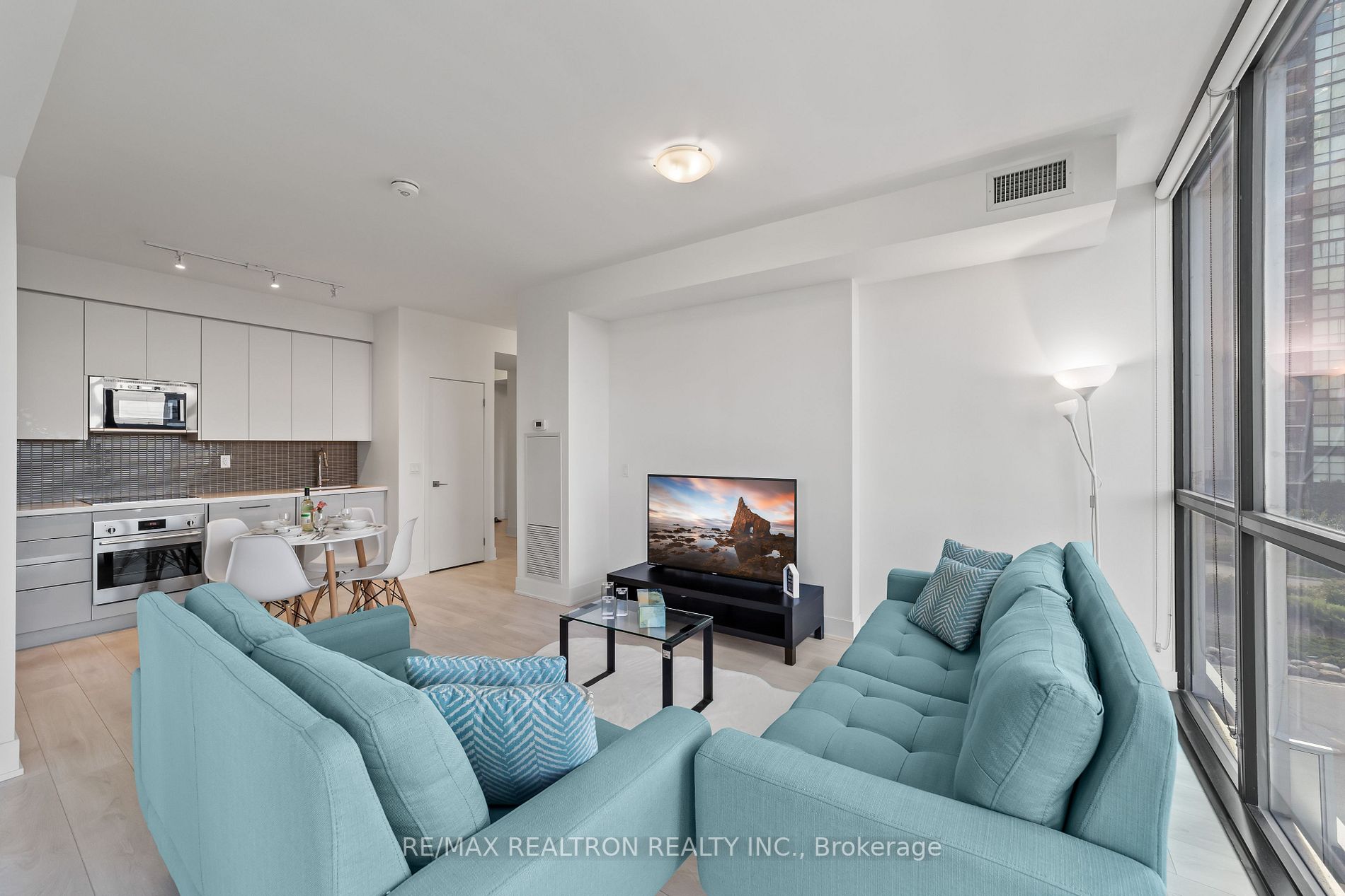 2916 Highway 7 Rd E, #303