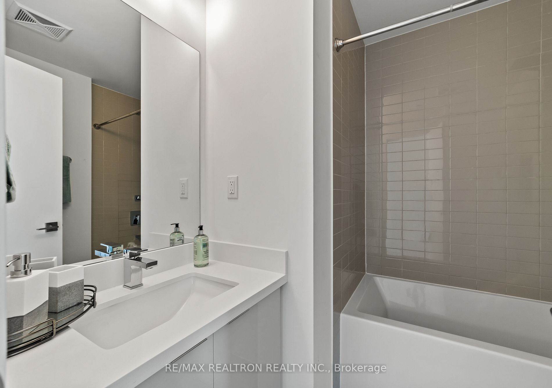 2916 Highway 7 Rd E, #303