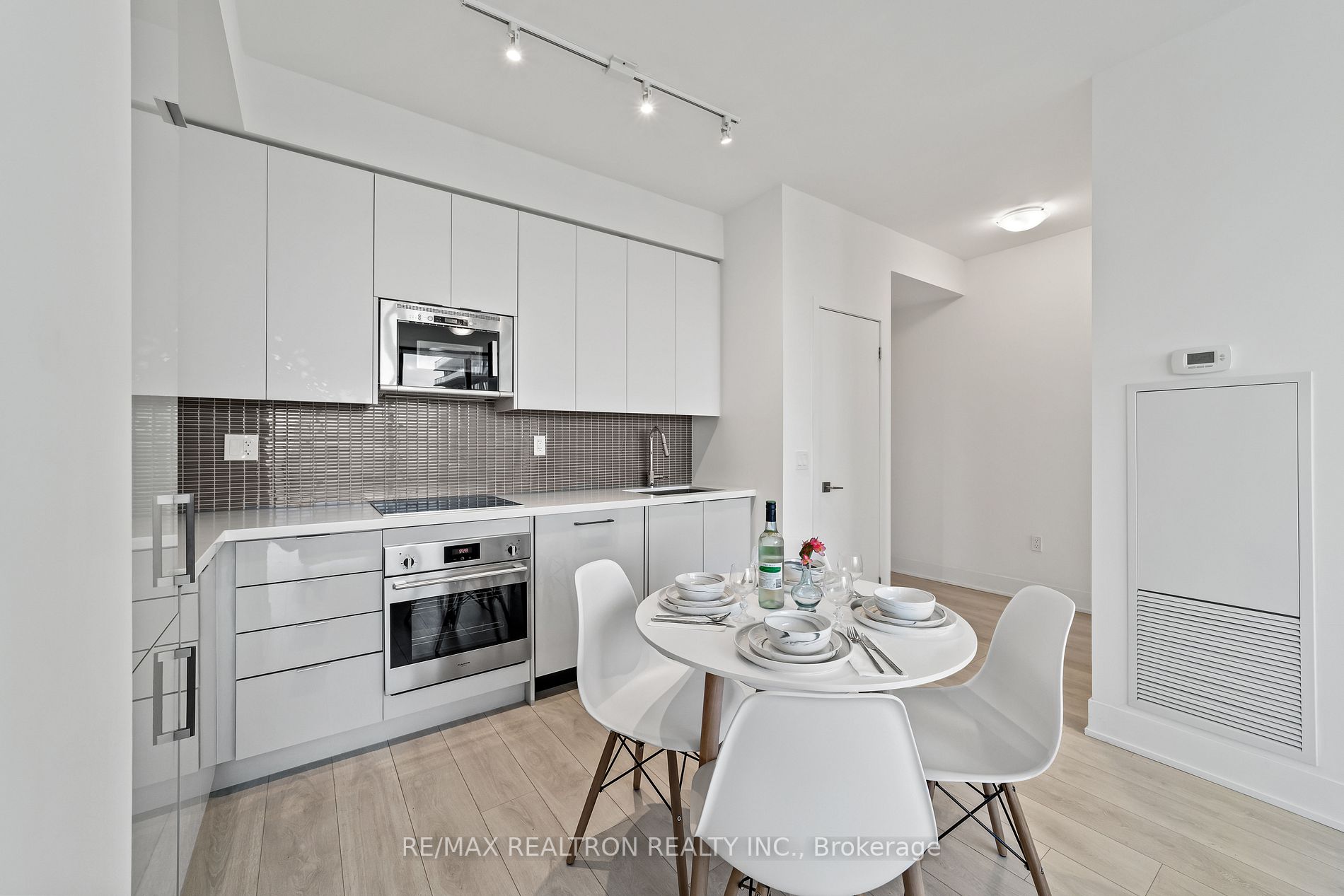 2916 Highway 7 Rd E, #303