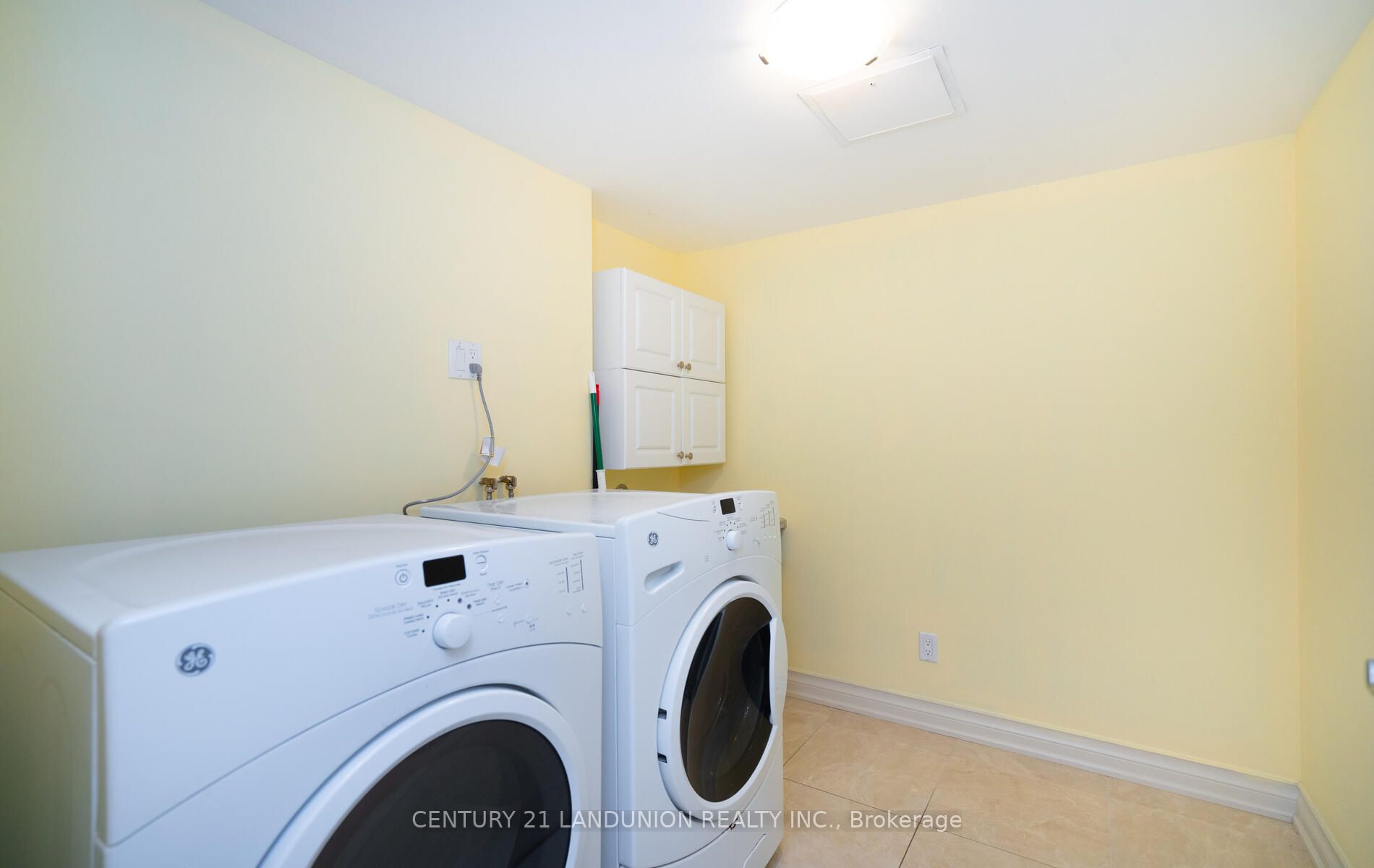 8111 Yonge St, #1501