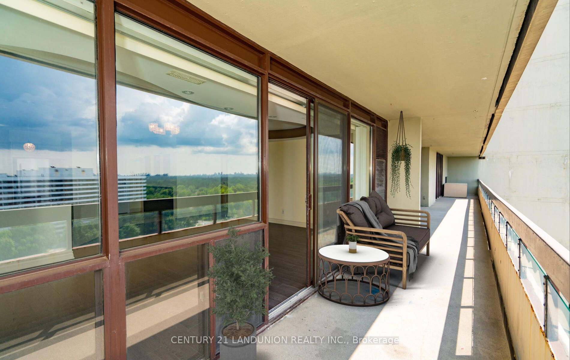 8111 Yonge St, #1501