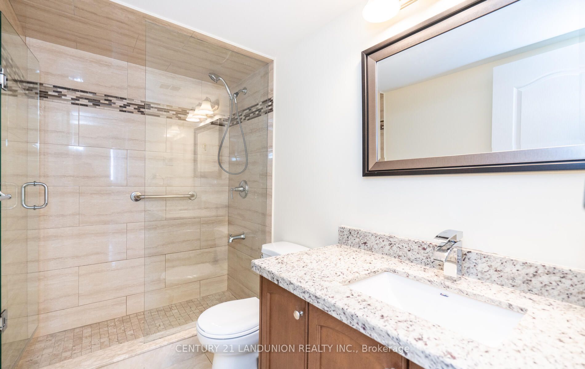 8111 Yonge St, #1501