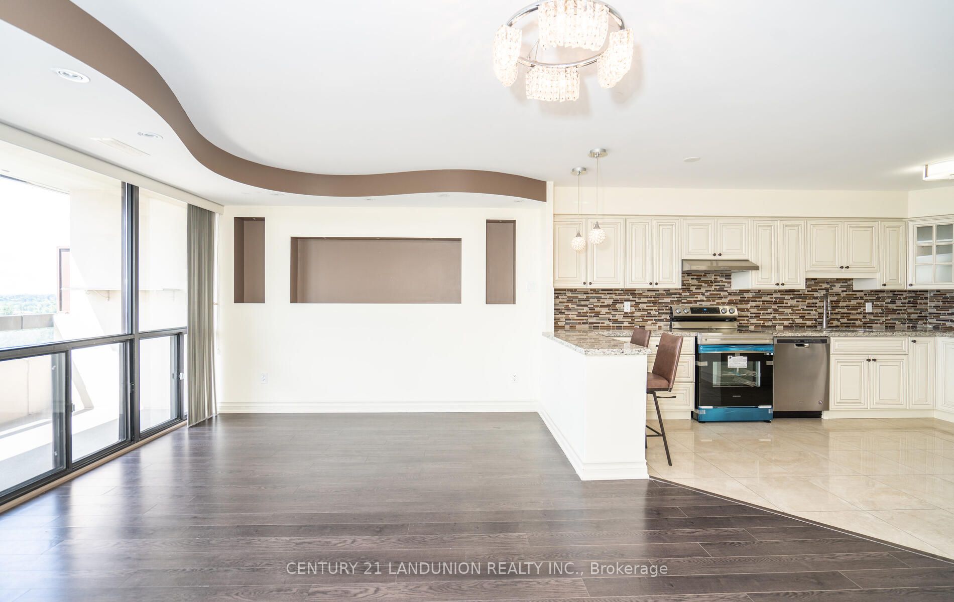 8111 Yonge St, #1501