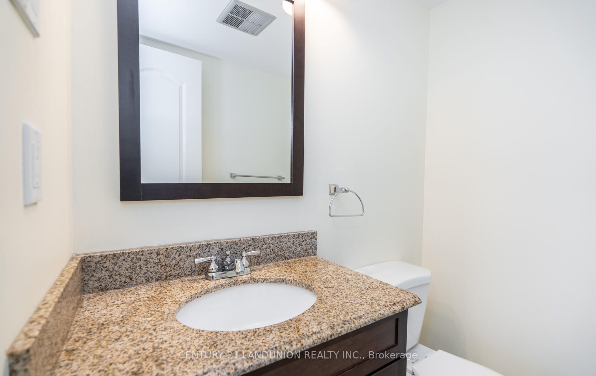 8111 Yonge St, #1501