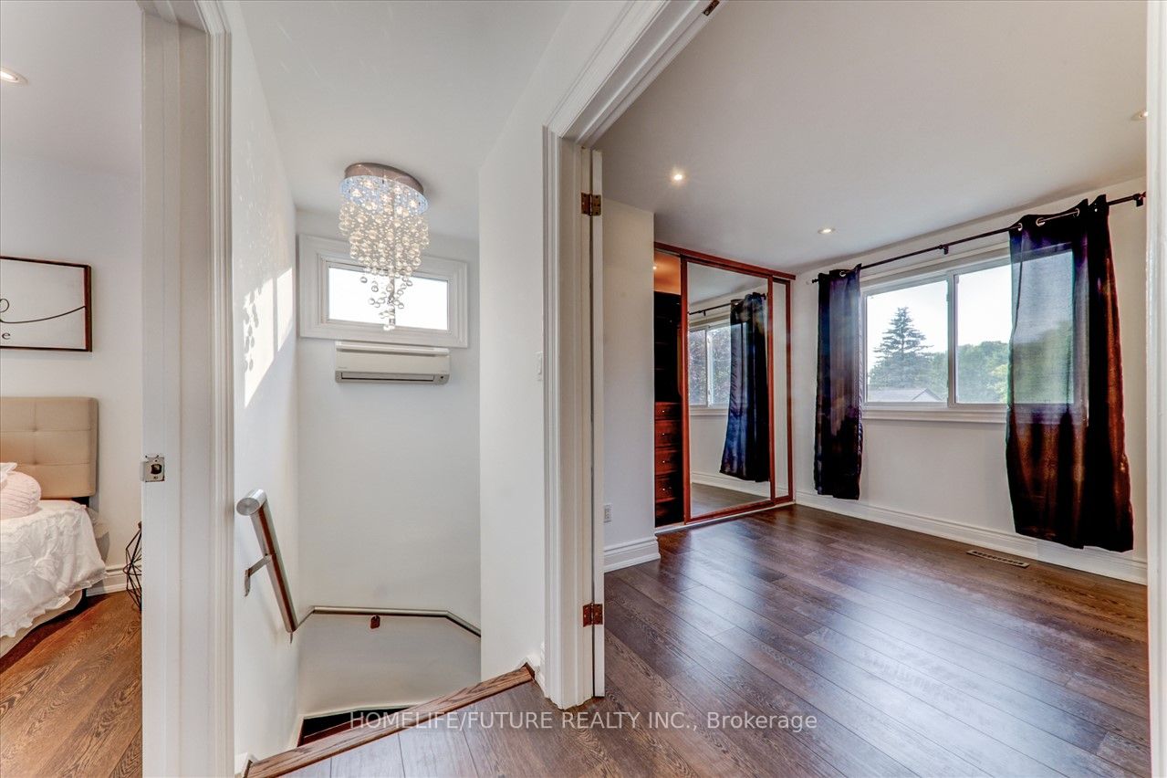 932 Elgin St