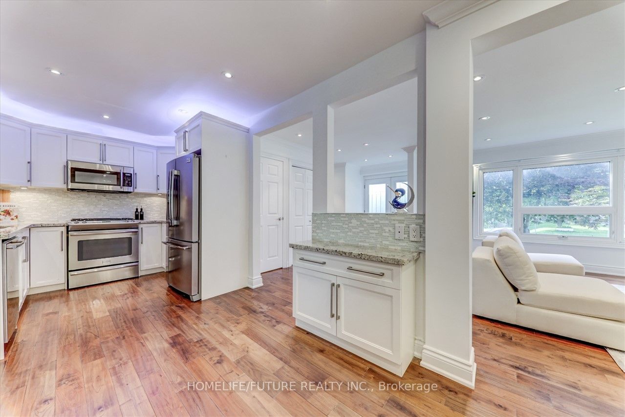 932 Elgin St