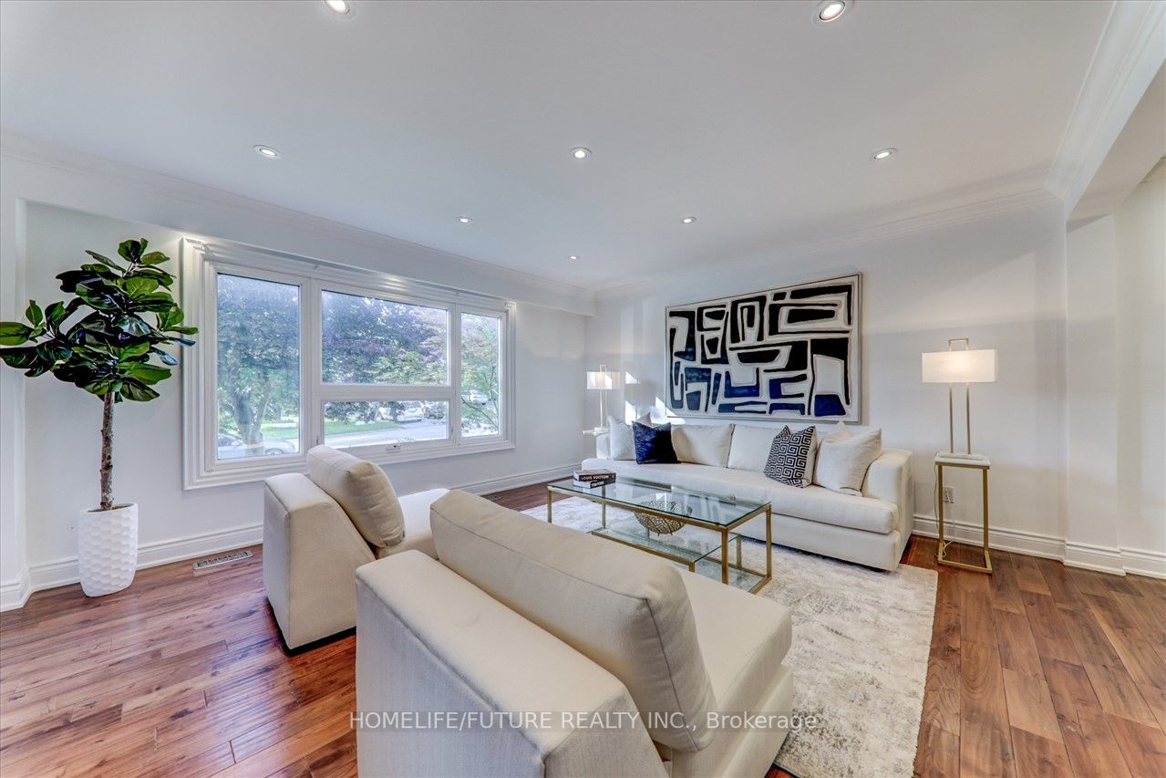 932 Elgin St