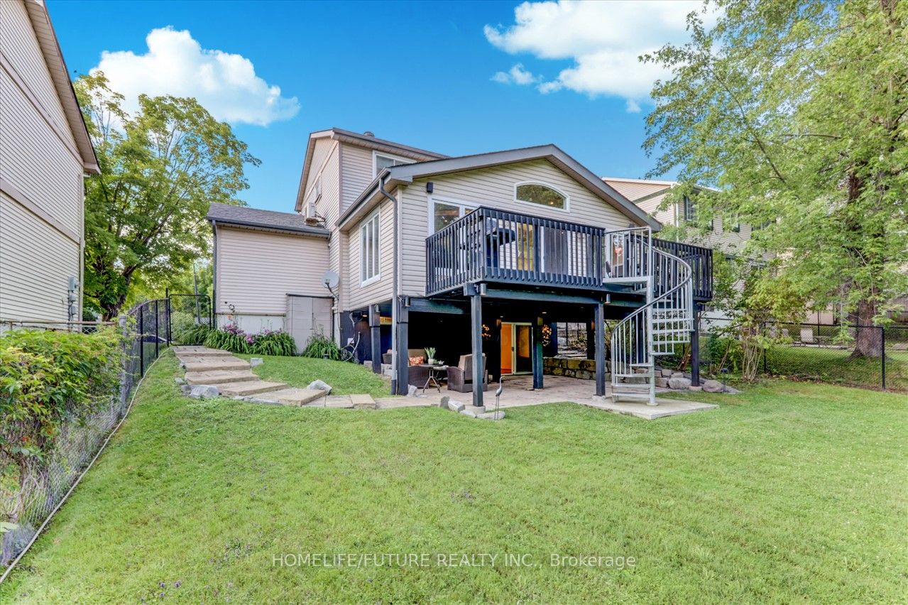 932 Elgin St