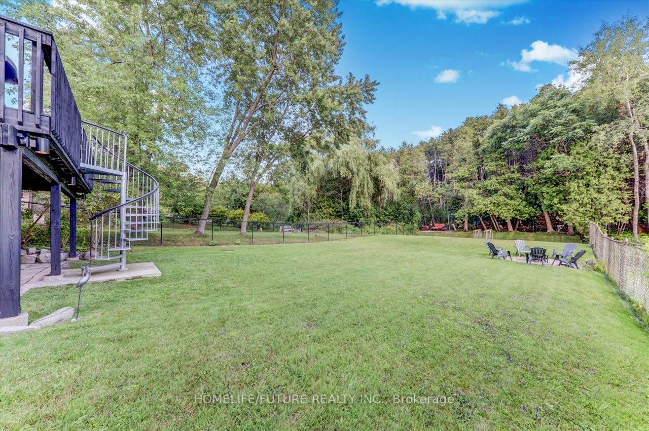 932 Elgin St