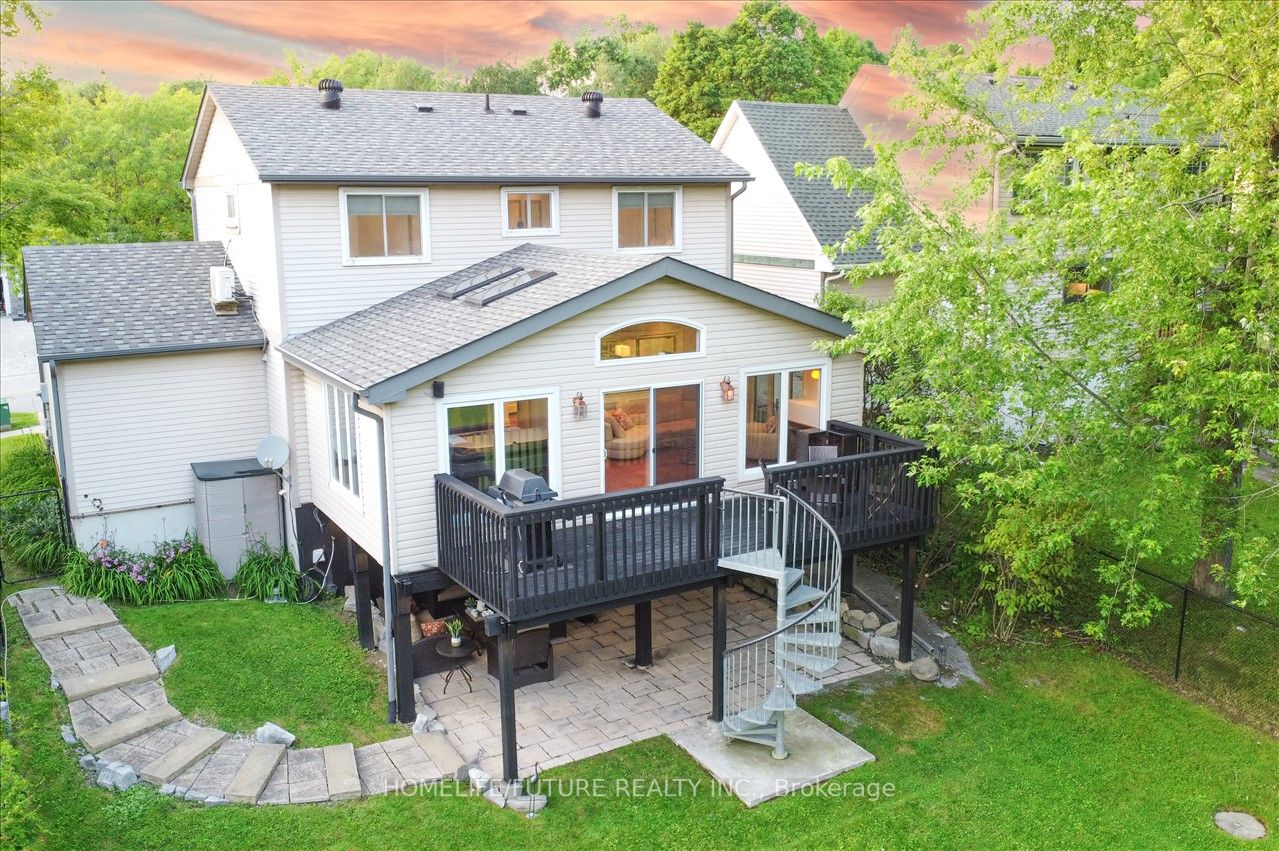 932 Elgin St