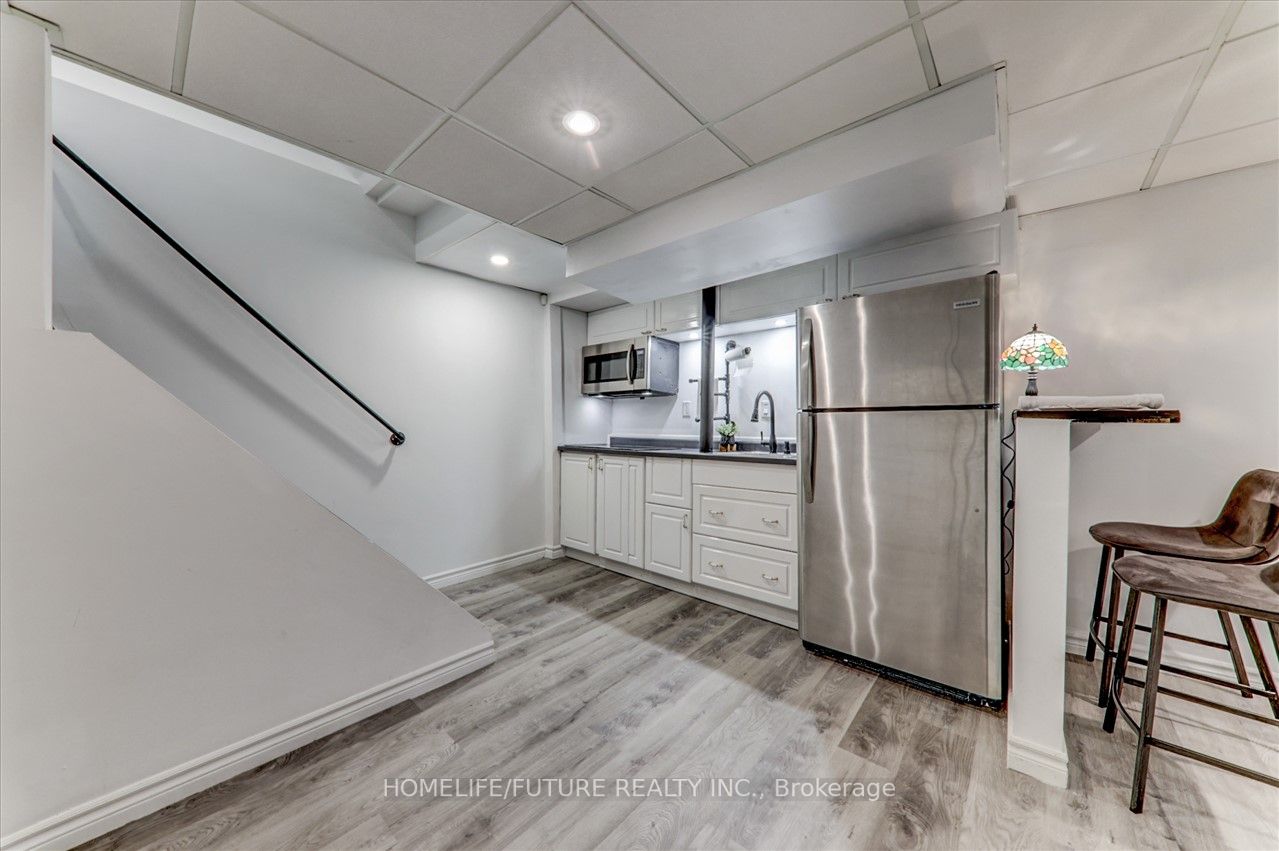 932 Elgin St