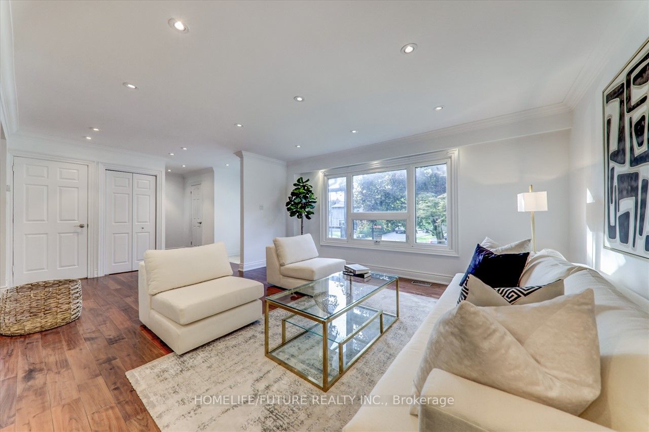 932 Elgin St