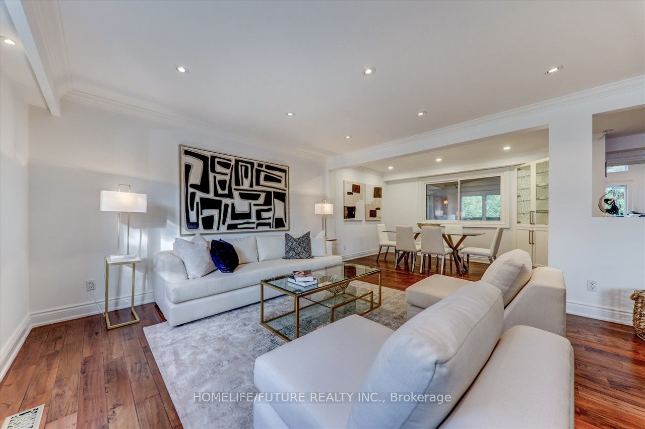 932 Elgin St