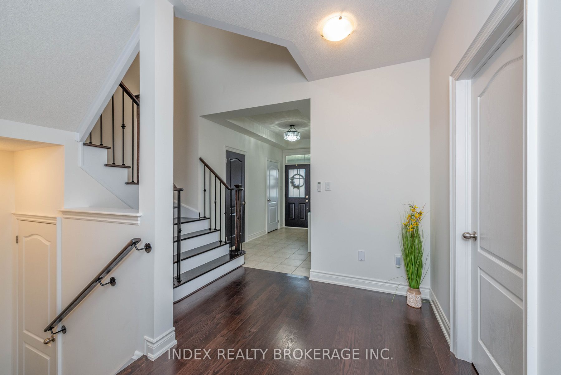 14 Empire Dr