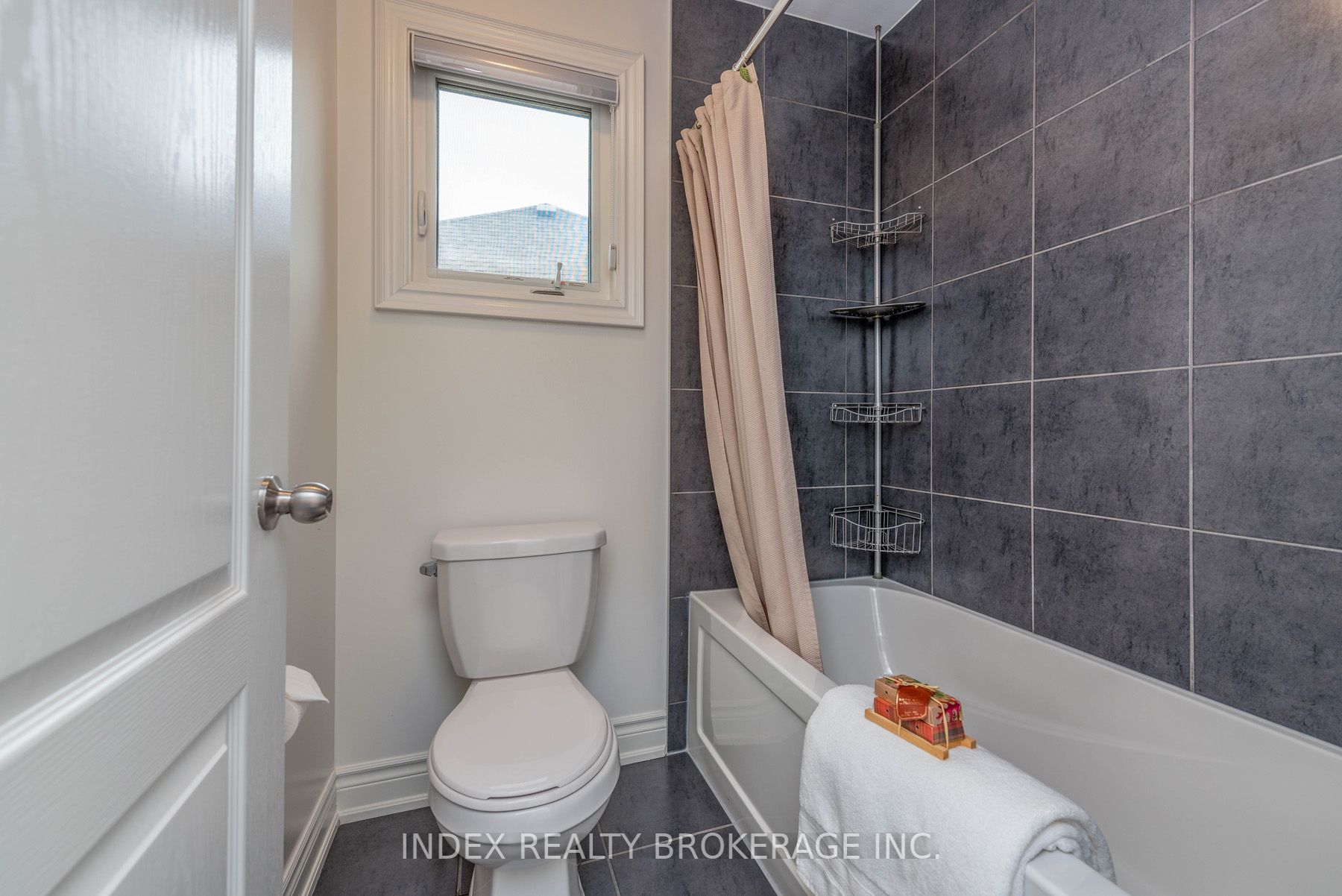 14 Empire Dr