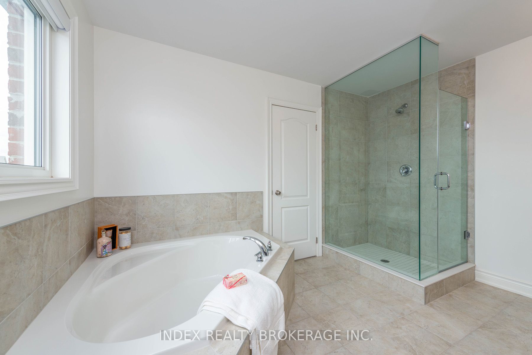 14 Empire Dr