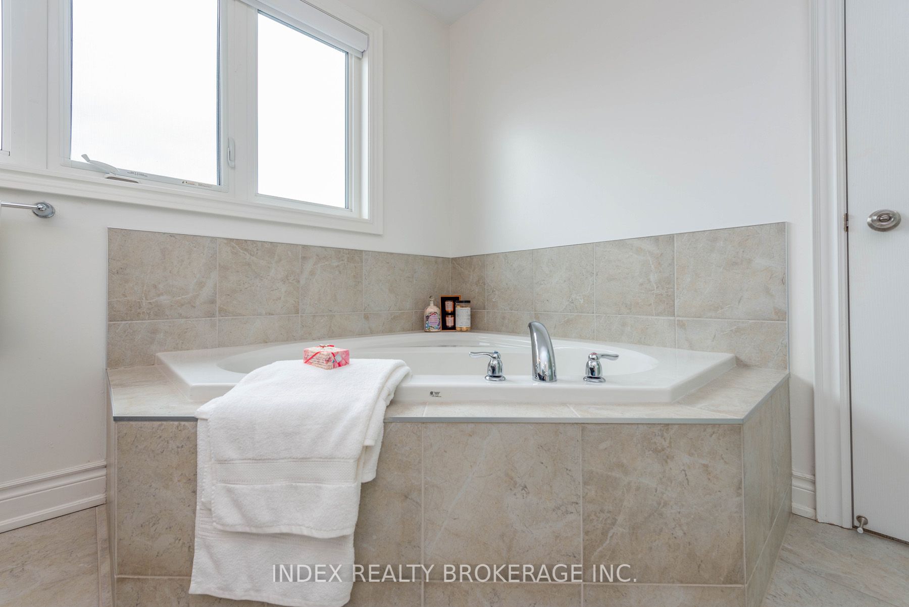 14 Empire Dr