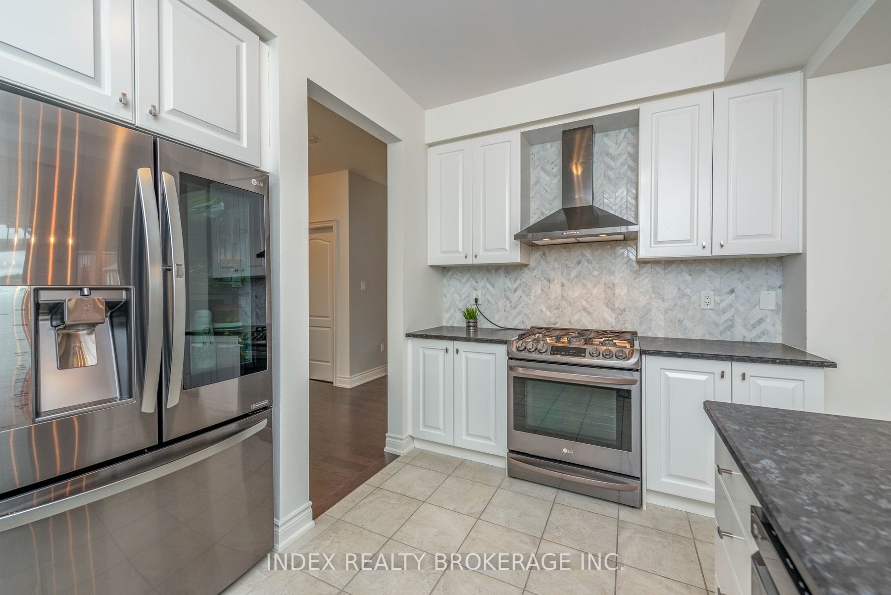14 Empire Dr