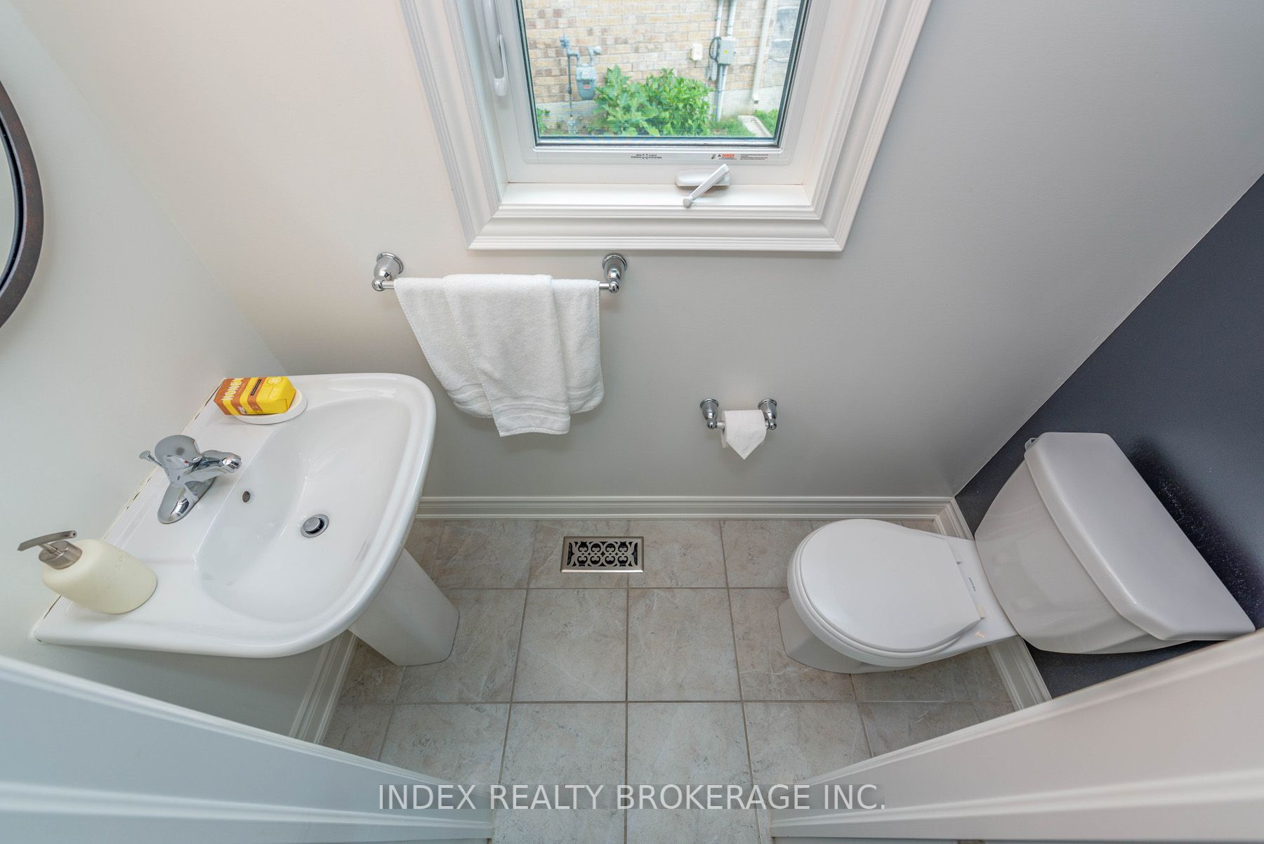 14 Empire Dr
