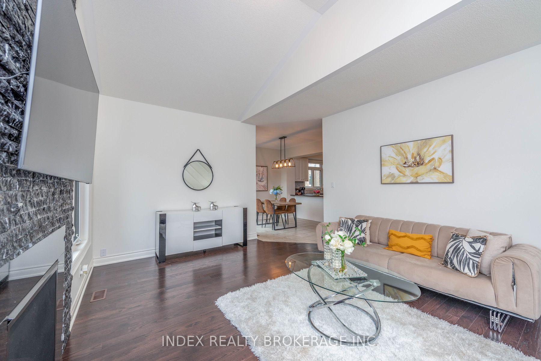 14 Empire Dr