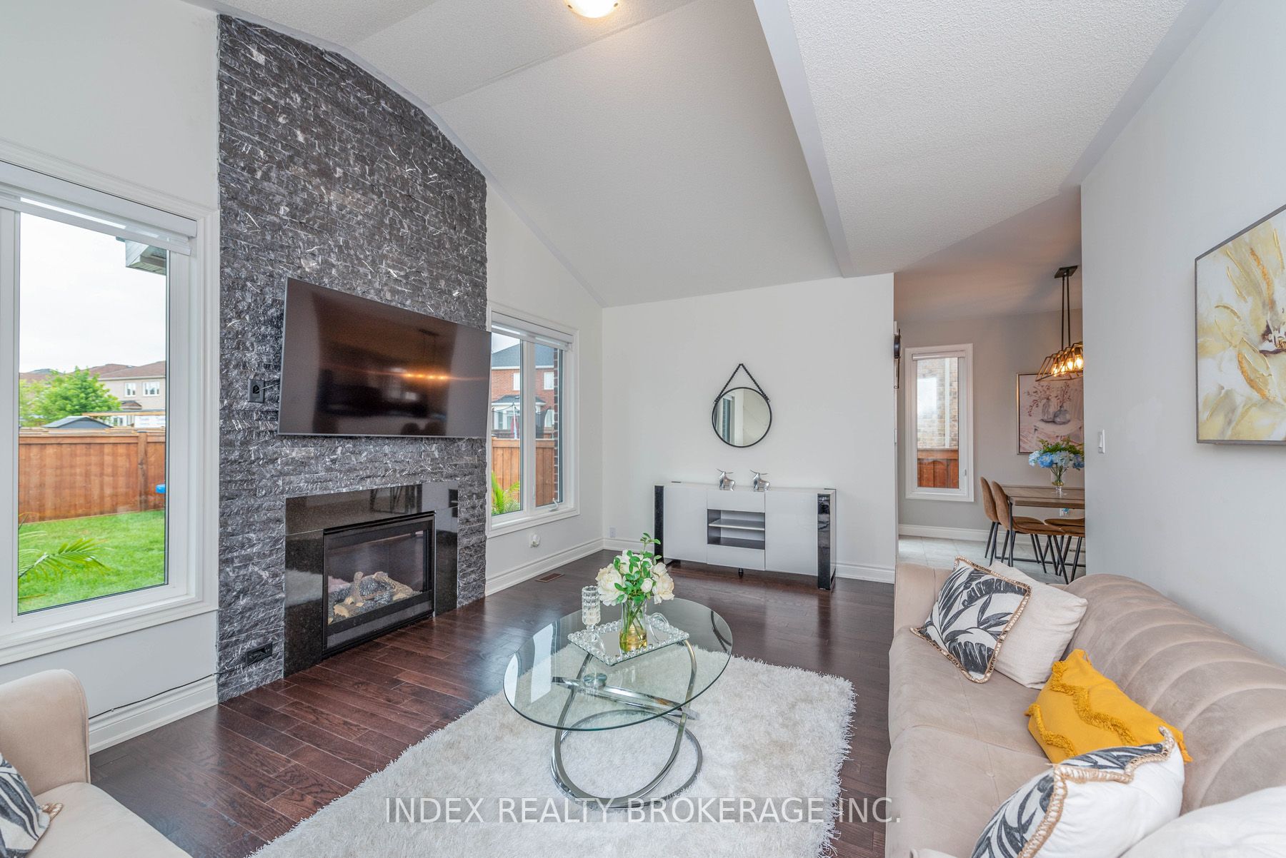 14 Empire Dr