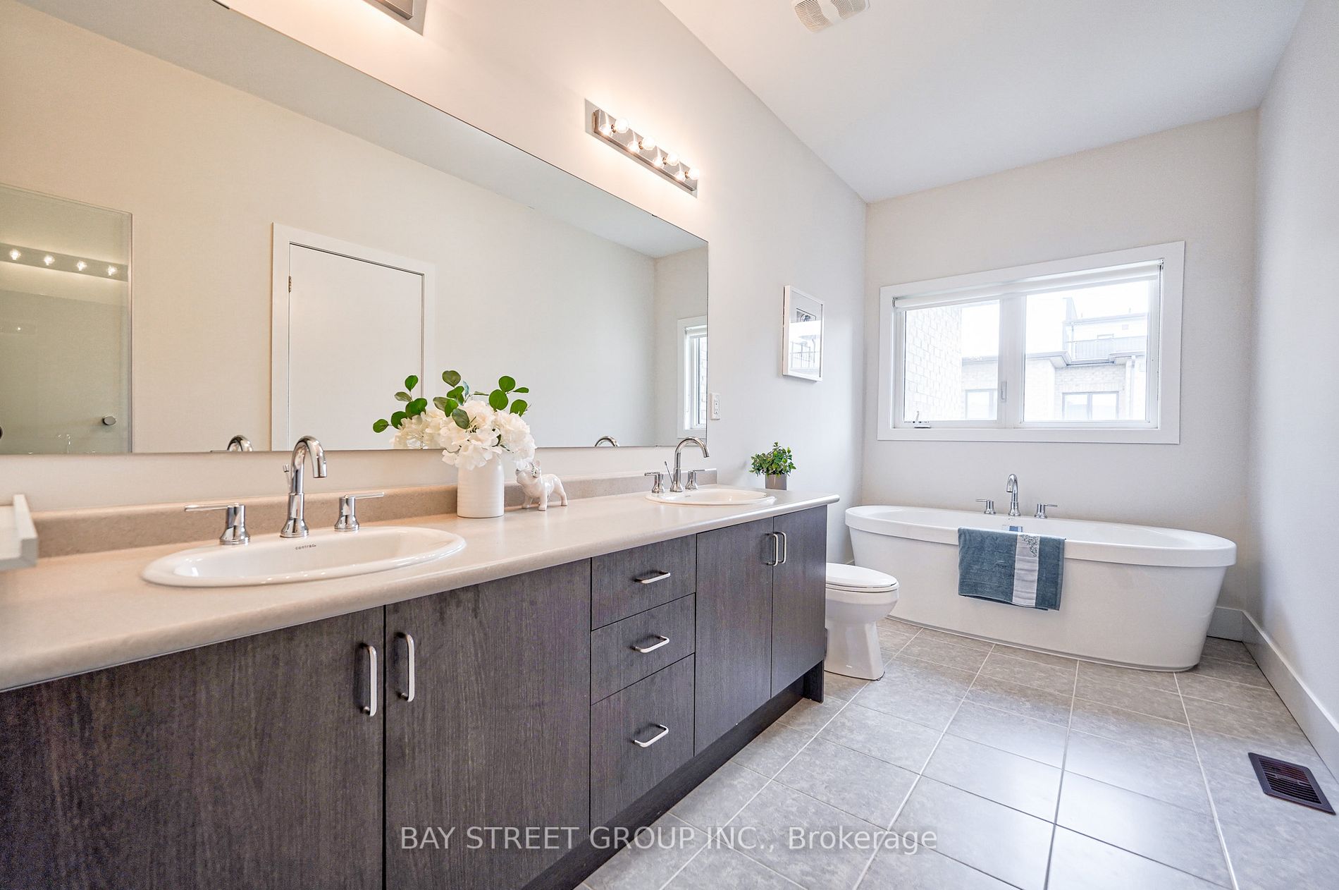 215 Elyse Crt