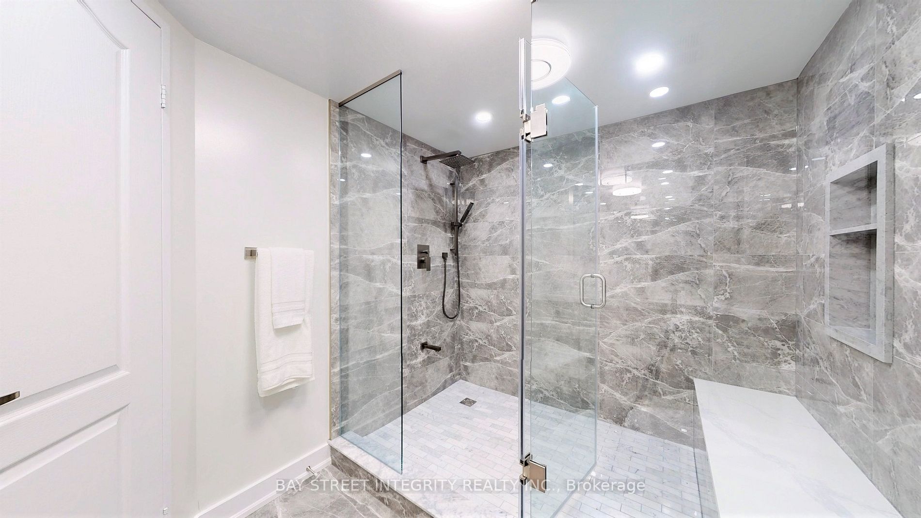 7 Townsgate Dr, #1401