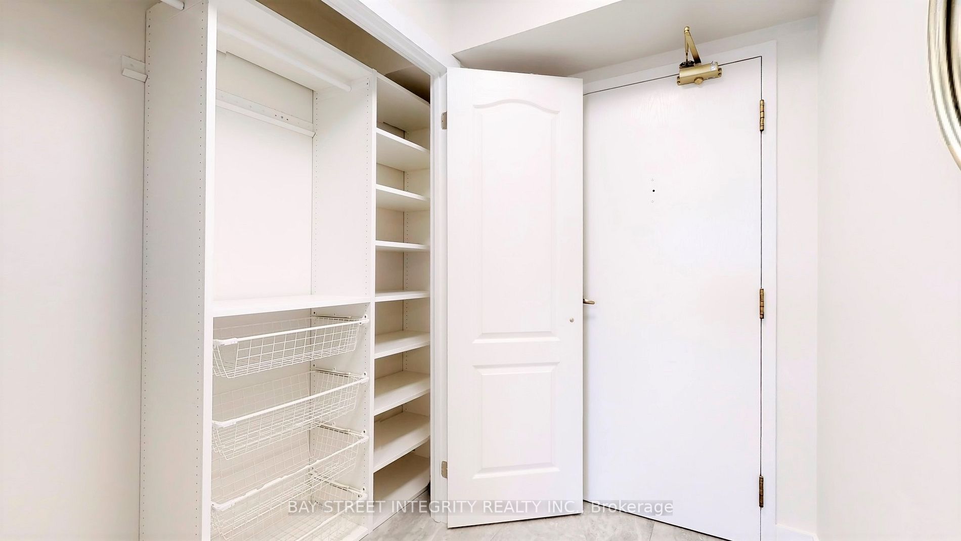 7 Townsgate Dr, #1401