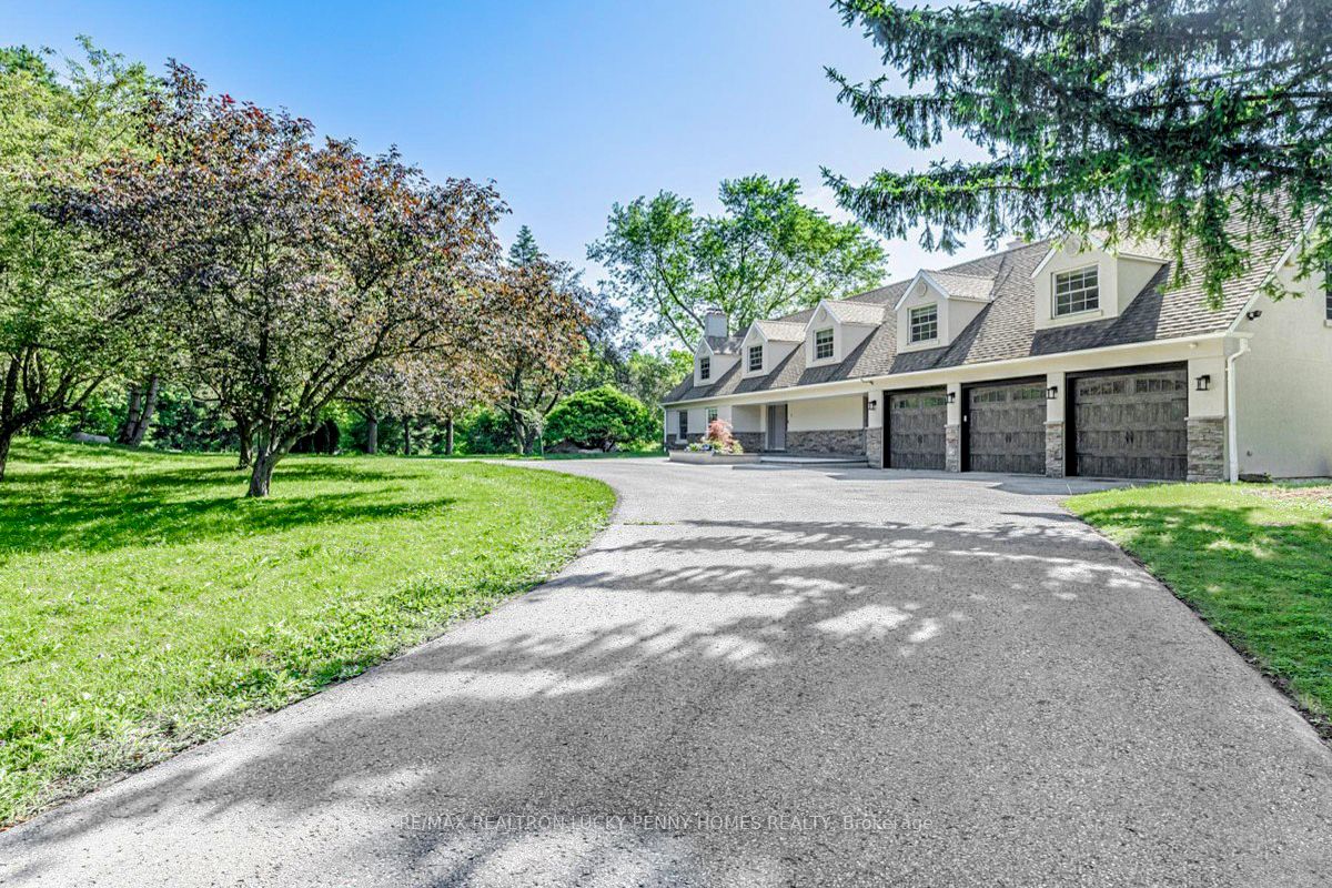 1 Blue Grass Drive