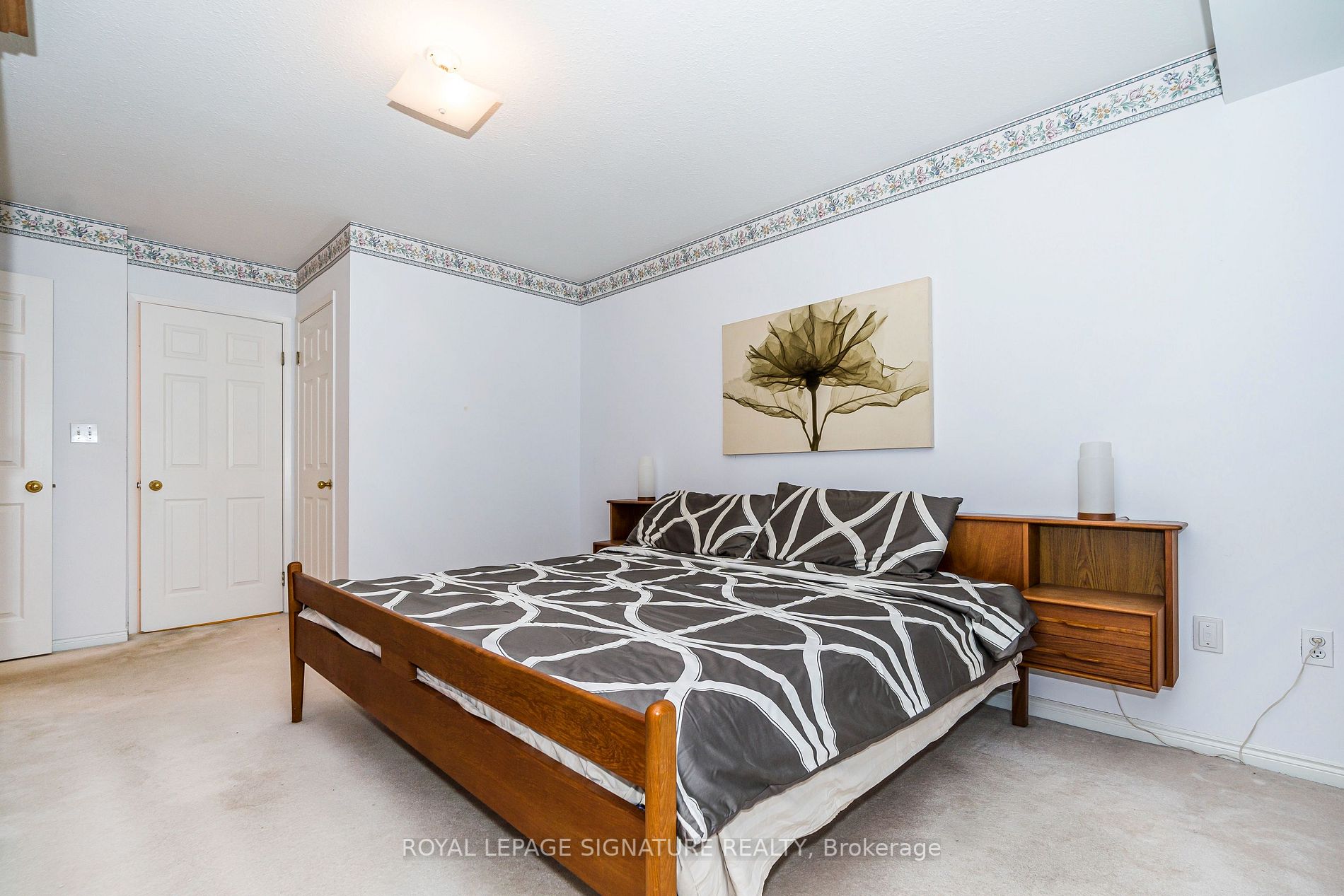 85 Wellington St W, #212