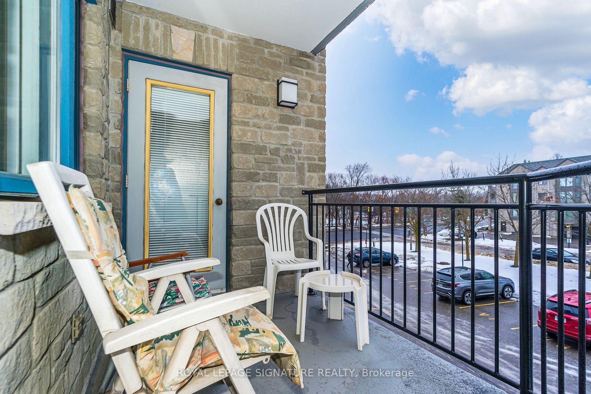 85 Wellington St W, #212