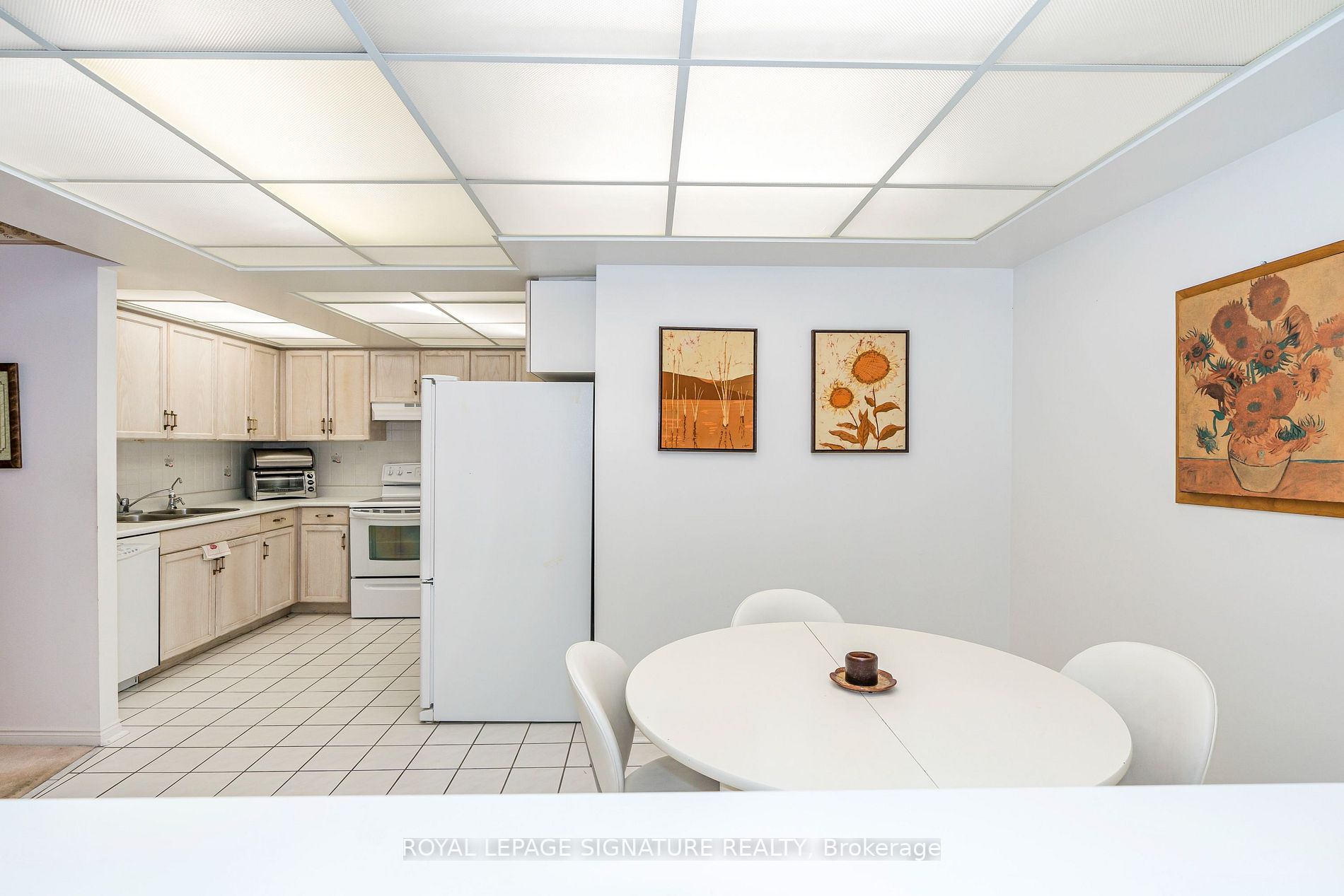 85 Wellington St W, #212