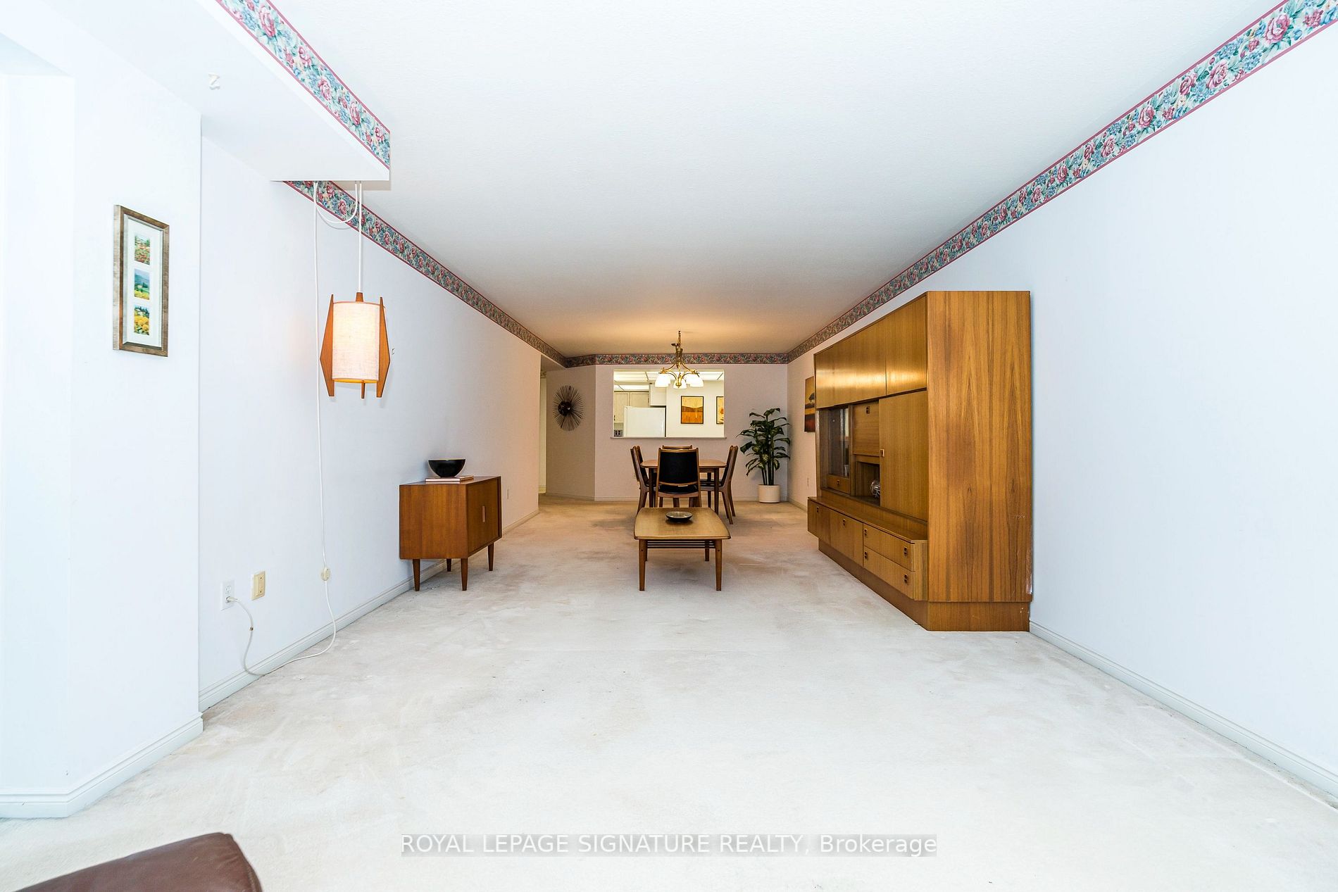 85 Wellington St W, #212