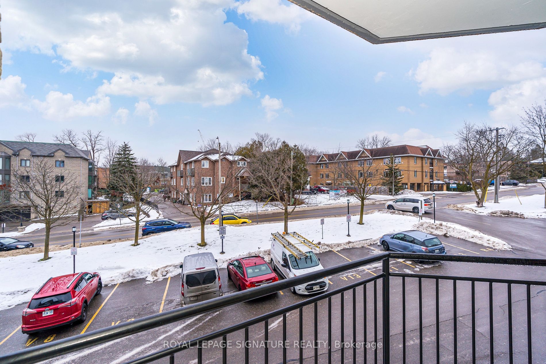 85 Wellington St W, #212